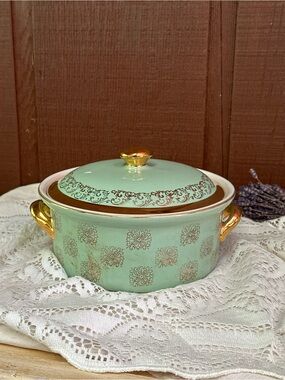 Hall China Gold Label Medallion Casserole Jadeite Green 22K Gold Covered Dish